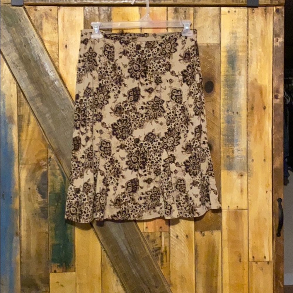 Fun and versatile stretch skirt.
